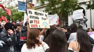 Miles de estudiantes se manifiestan en varias ciudades en protesta contra la nueva selectividad