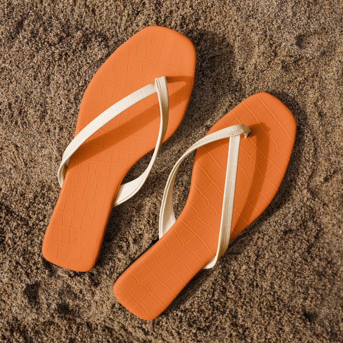 Unas chanclas.