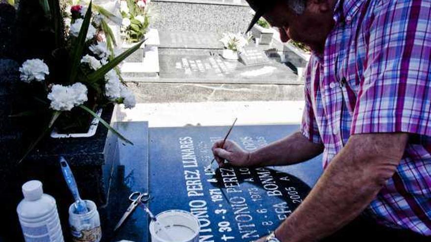 El Cementerio de Alicante recupera la paz