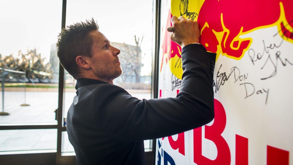 Red Bull le rinde homenaje a Felix Baumgartner