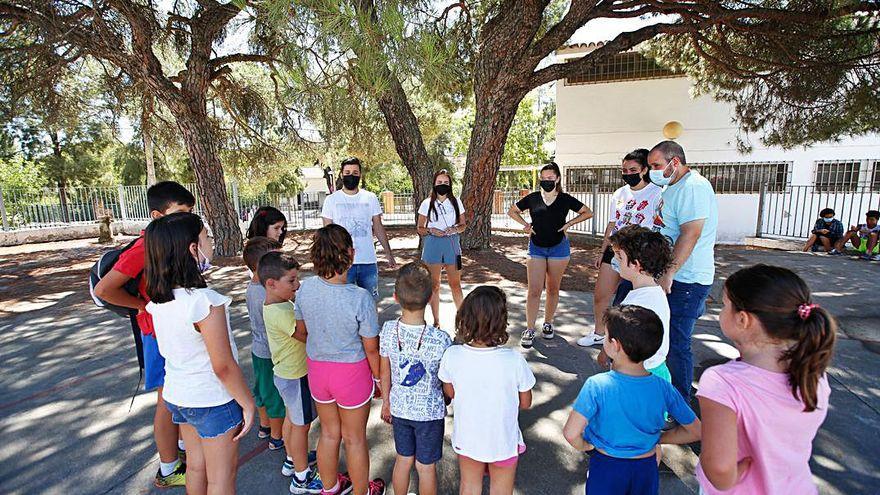 Actividad para los niños en la barriada de Cerro Muriano.