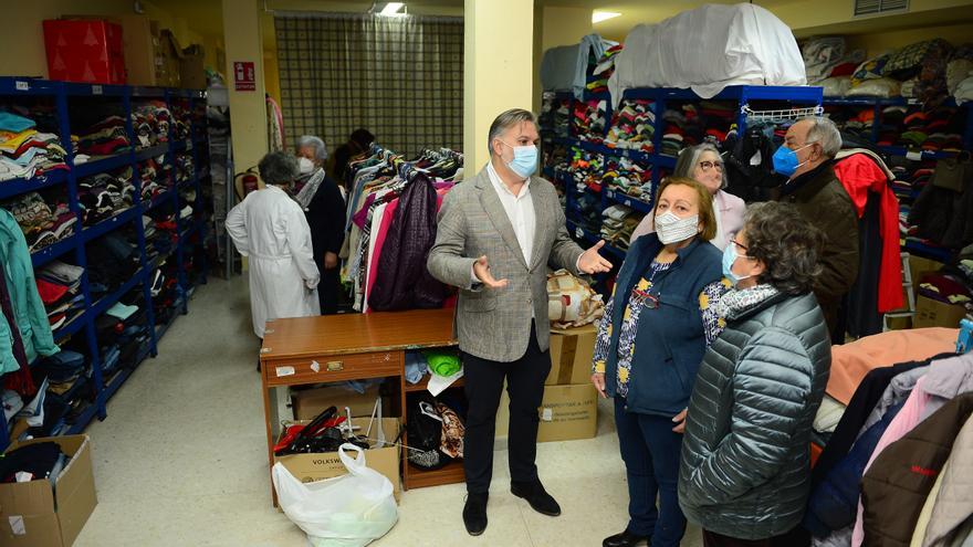 El ropero de Cáritas en Plasencia ayuda a unas 40 personas al mes