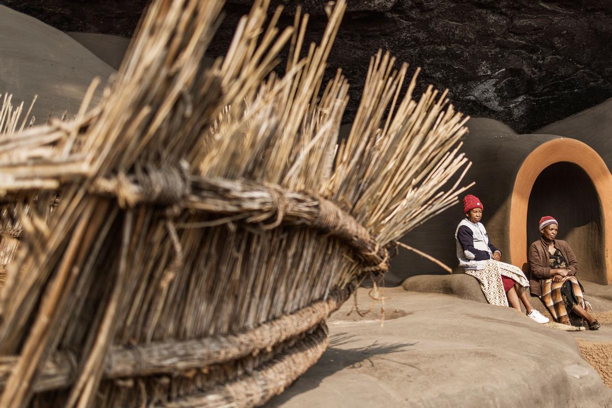 Los últimos habitantes de las cuevas de Kome, en Lesotho