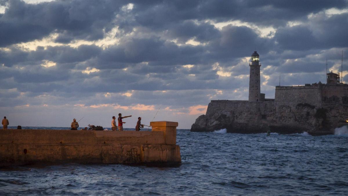 Faro del Castillo del Morro y el Malecon