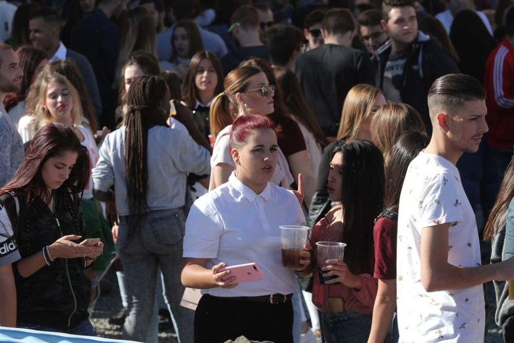 Centenares de estudiantes en la bienvenida de la UPCT