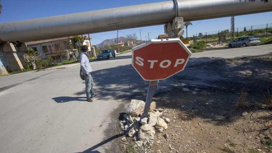 El accidente ocurrió junto a un cruce del barrio Mariano Cases de Orihuela.