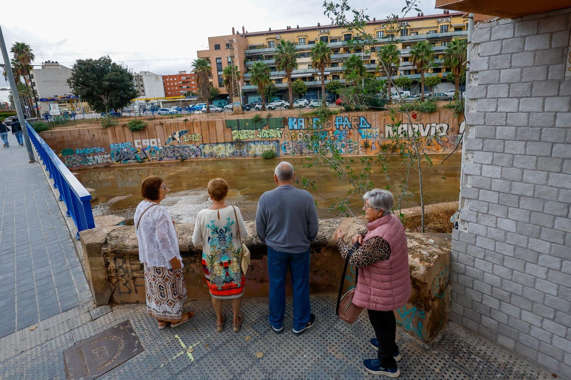 Así está el barranco del Poyo a su paso por Catarroja este jueves 9 de octubre en plena dana Alice