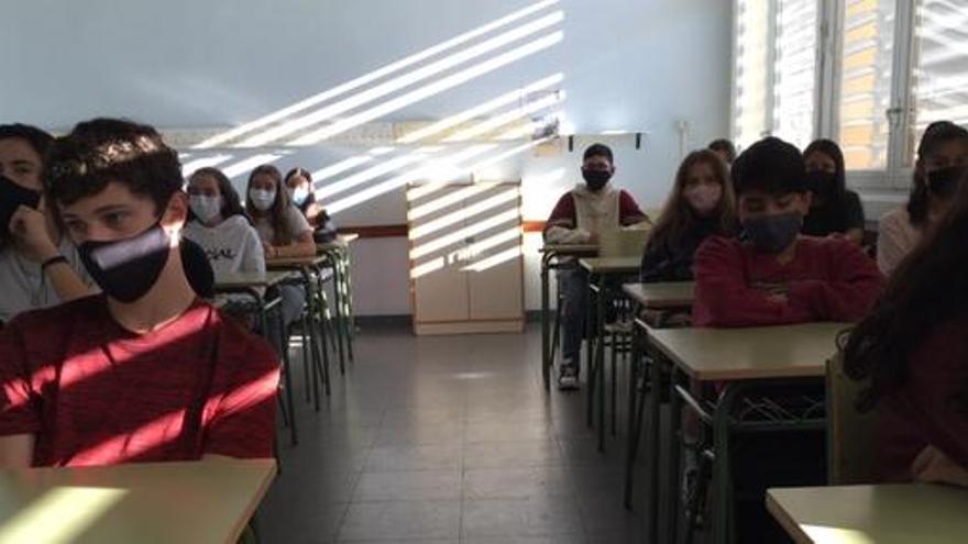 Alumnes de l&#039;institut Pere Borrell a classe |