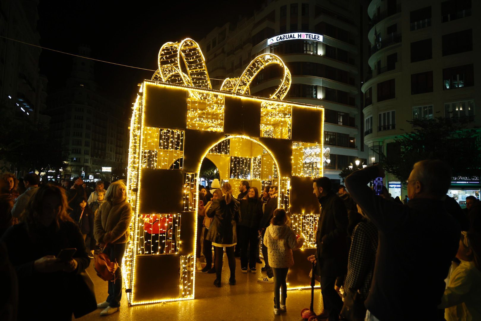 La Navidad llega a València con el encendido de luces