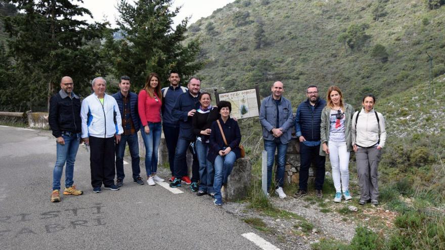 Alcaldes y diputados socialistas en la Sierra de las Nieves.