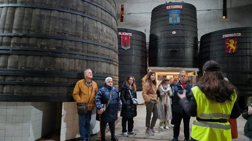 Un viaje al origen del sidraturismo: así es la visita las instalaciones de El Gaitero