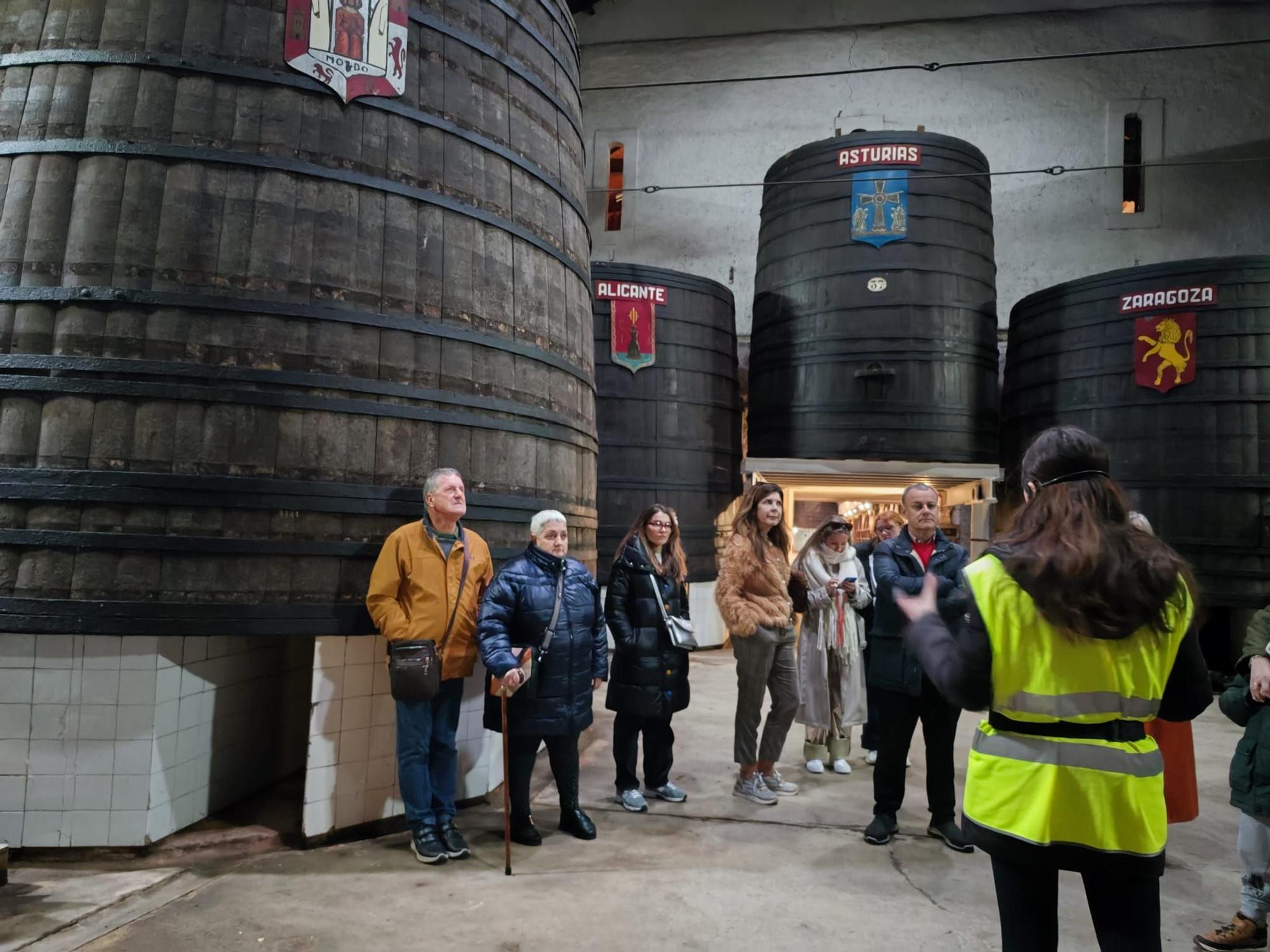 Un viaje al origen del sidraturismo: así es la visita las instalaciones de El Gaitero