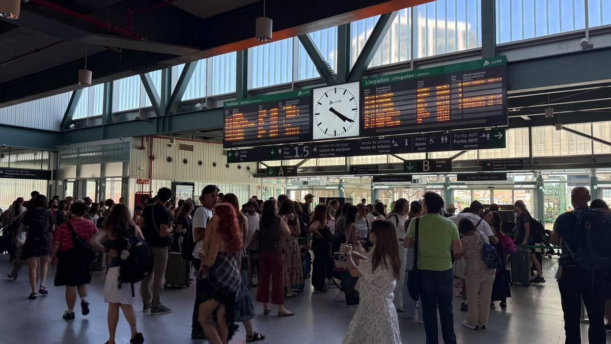 Colas formadas en la Estación Intermodal provocadas por los retrasos en la red ferroviaria gallega