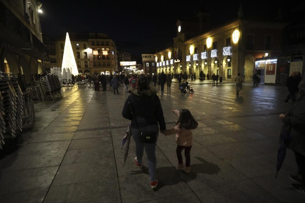 Avilés enciende sus luces de Navidad.