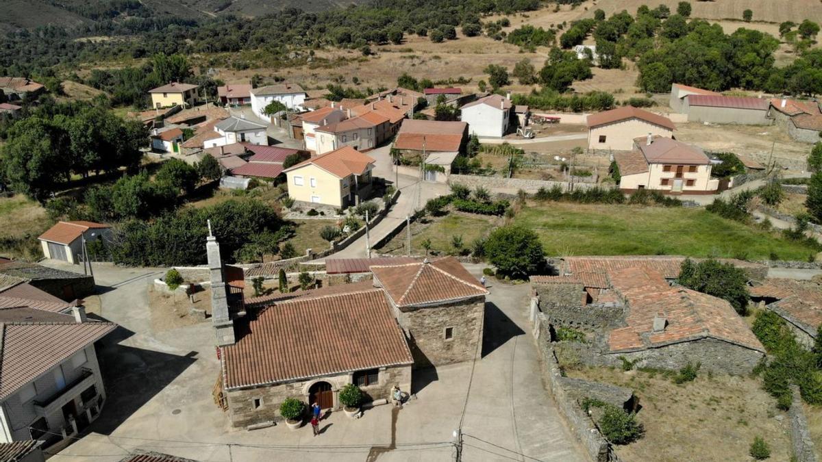 Vista aérea del pueblo de Lober de Aliste, perteneciente al municipio de Gallegos del Río. | Ch. S.