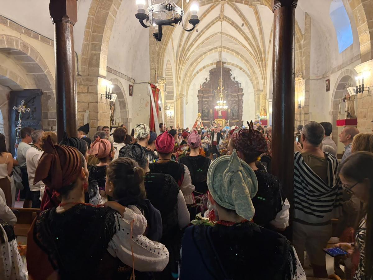 Día grande de las fiestas de Nuestra Señora de Castru en Benia Día grande de las fiestas de Nuestra Señora de Castru en Benia