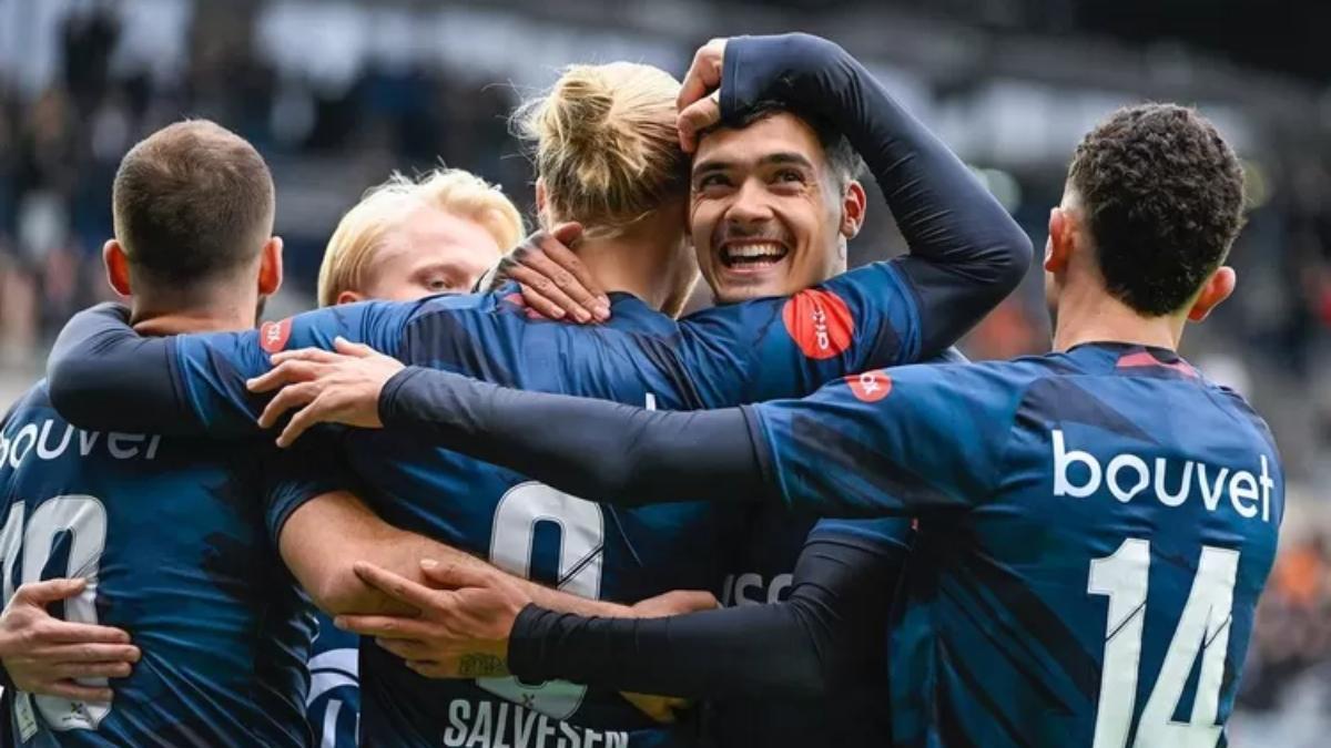 Viking FK players celebrate a goal in the Norwegian league