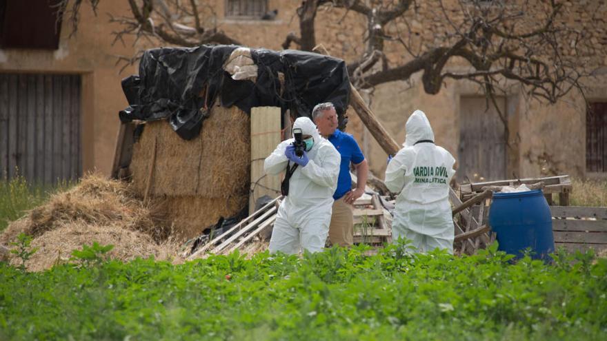 Investigadores de la Guardia Civil recabaron pruebas para esclarecer qué acabó con la vida de Manuel.