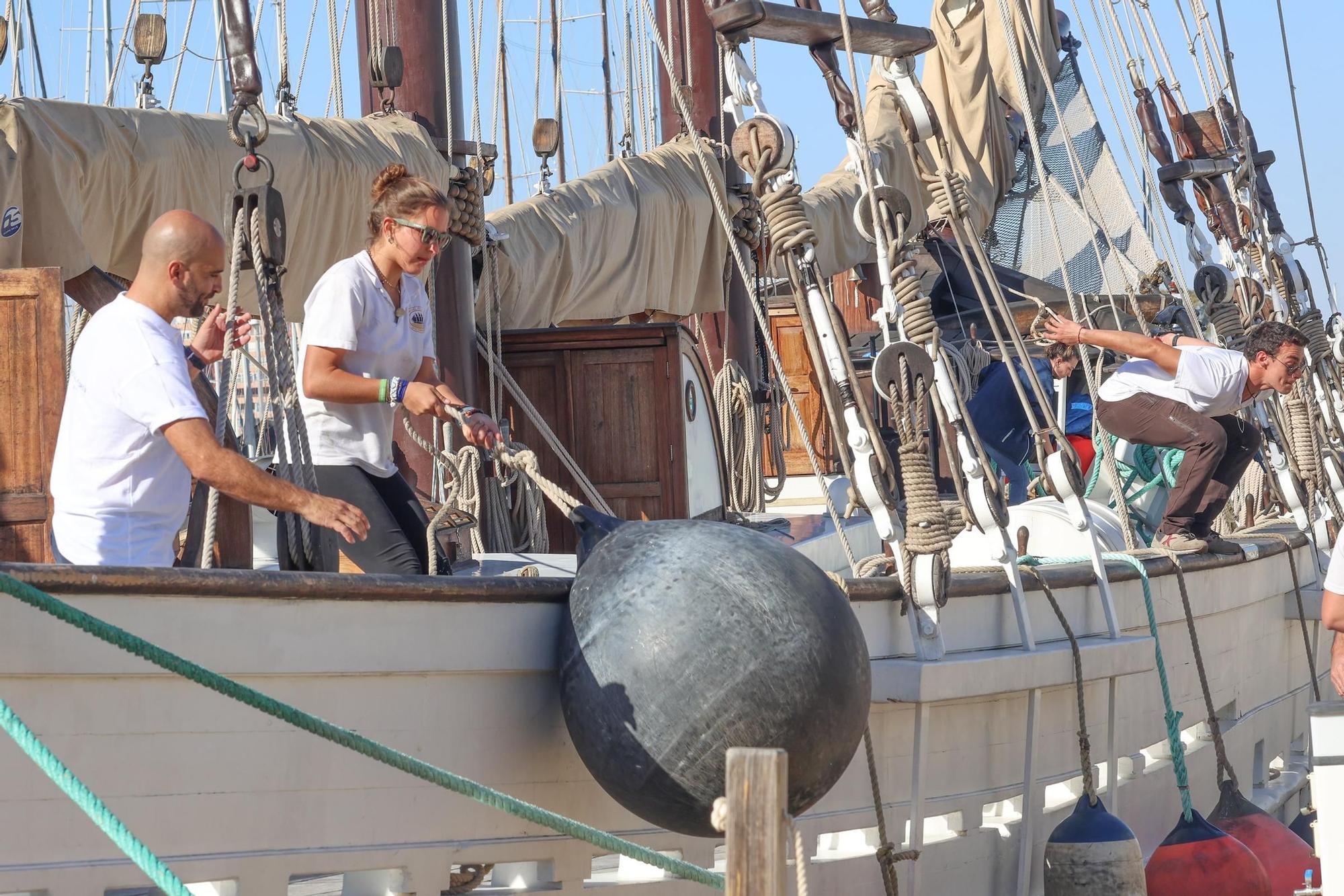 El velero histórico Pascual Flores ya está en la bahía de Torrevieja