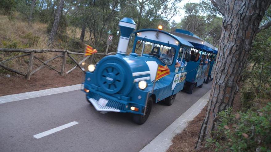 El trenet en el passeig d&#039;Empúries.