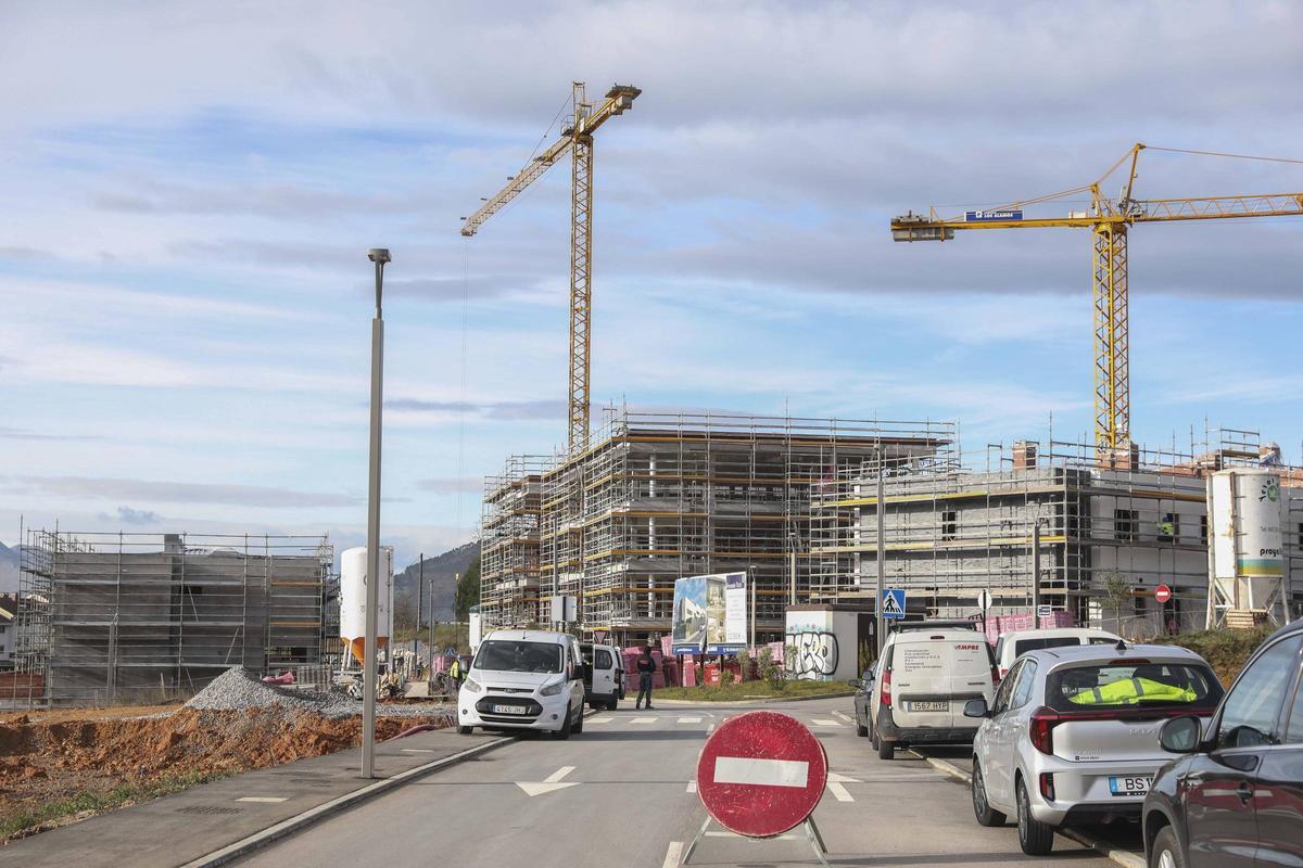 Viviendes en construcción en La Fresneda (Siero).