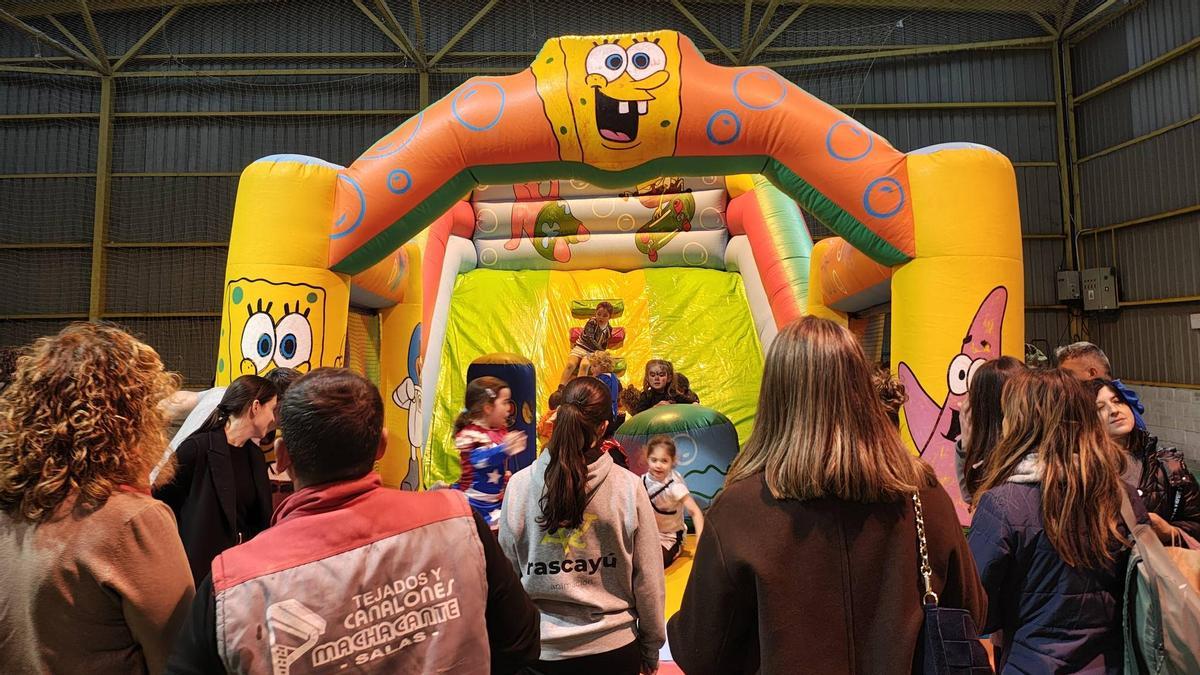 EN IMÁGENES: Salas y Láneo celebran el carnaval con un desfile de disfraces y un concurso de casadiellas