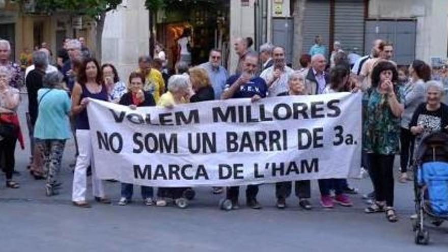 Veïns de la Marca de l&#039;Ham protesten perquè no els deixen fer una fira a la Rambla