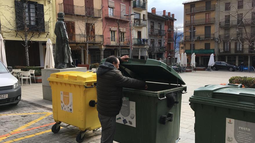 Puigcerdà estudia diferents models de recollida de la brossa per veïnats