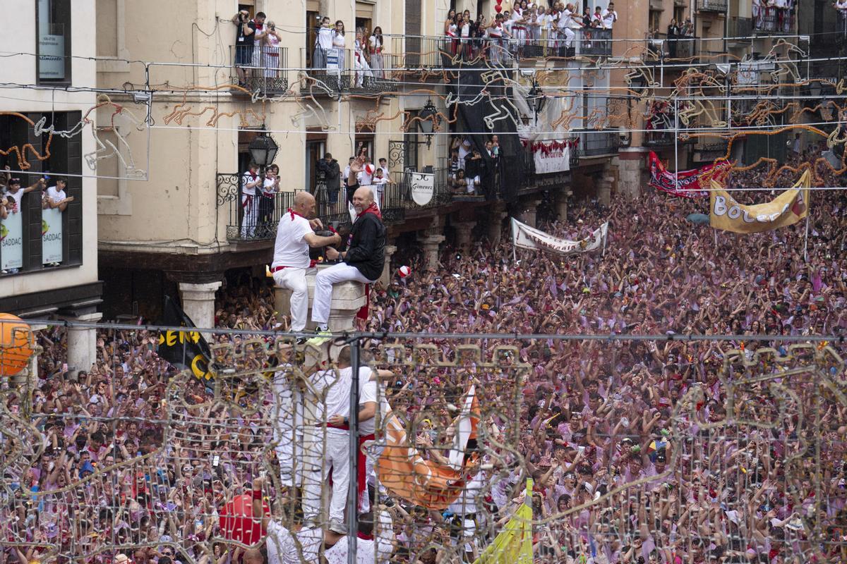 La fiesta estalla en Teruel tras la puesta del pañuelo rojo al Torico, en una imagen de archivo.
