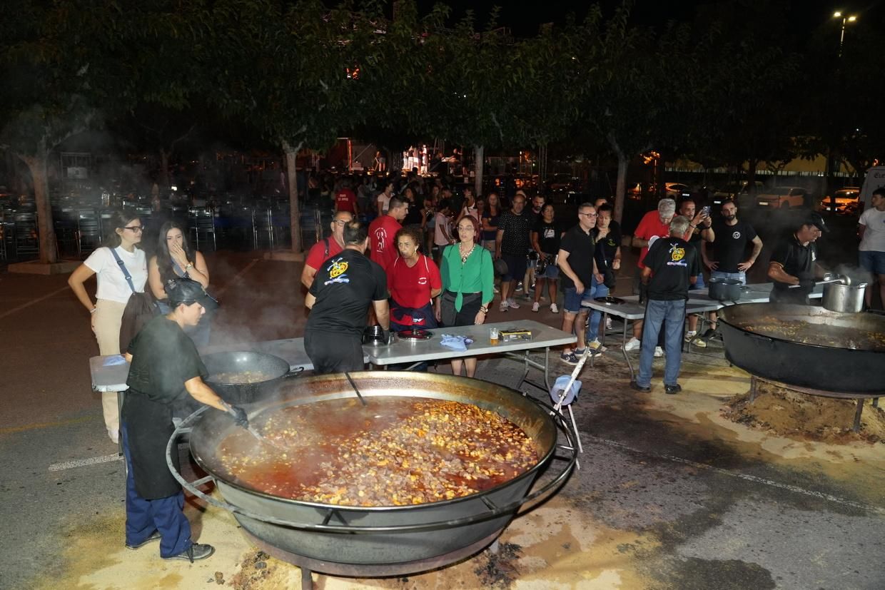 Galería: Les imatges del sopar de tombet de les penyes en les festes de Vila-real