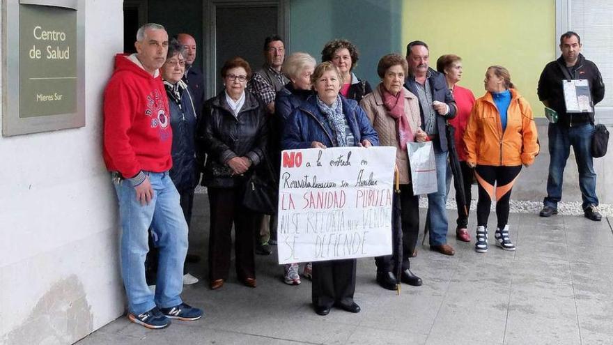 Pacientes de rehabilitación, en el centro de salud Mieres Sur.