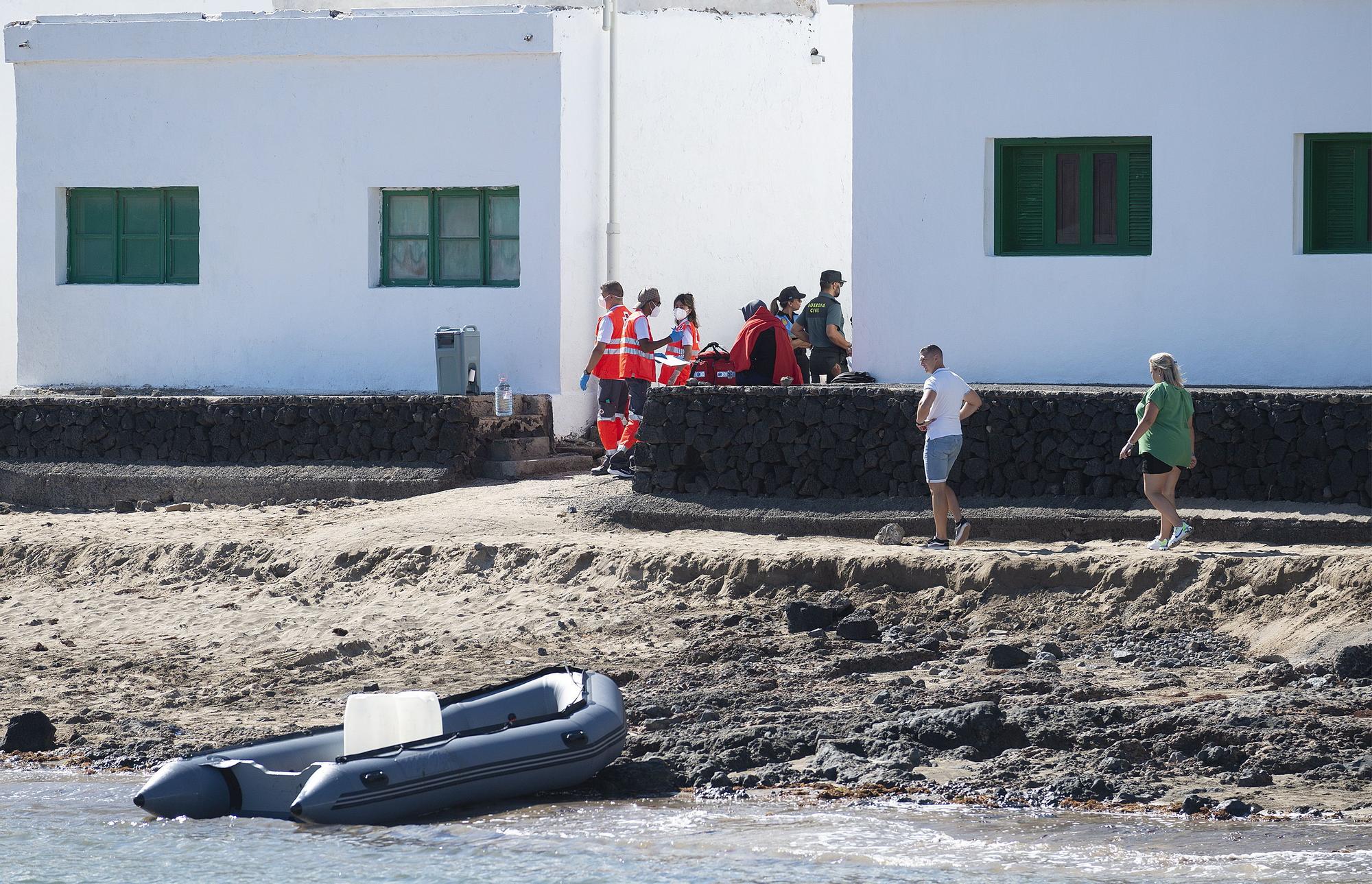 Cuatro magrebíes llegan en una neumática a Caleta de Famara (Lanzarote)