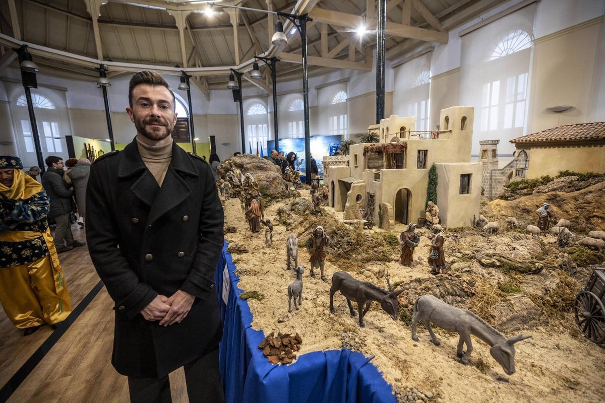 Eduardo Cotarelo, con sus cinco figuras a la derecha.