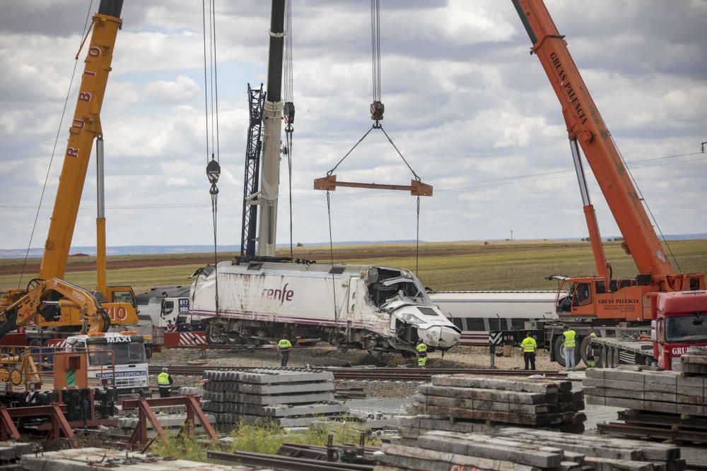 Rescate de la locomotora del Alvia