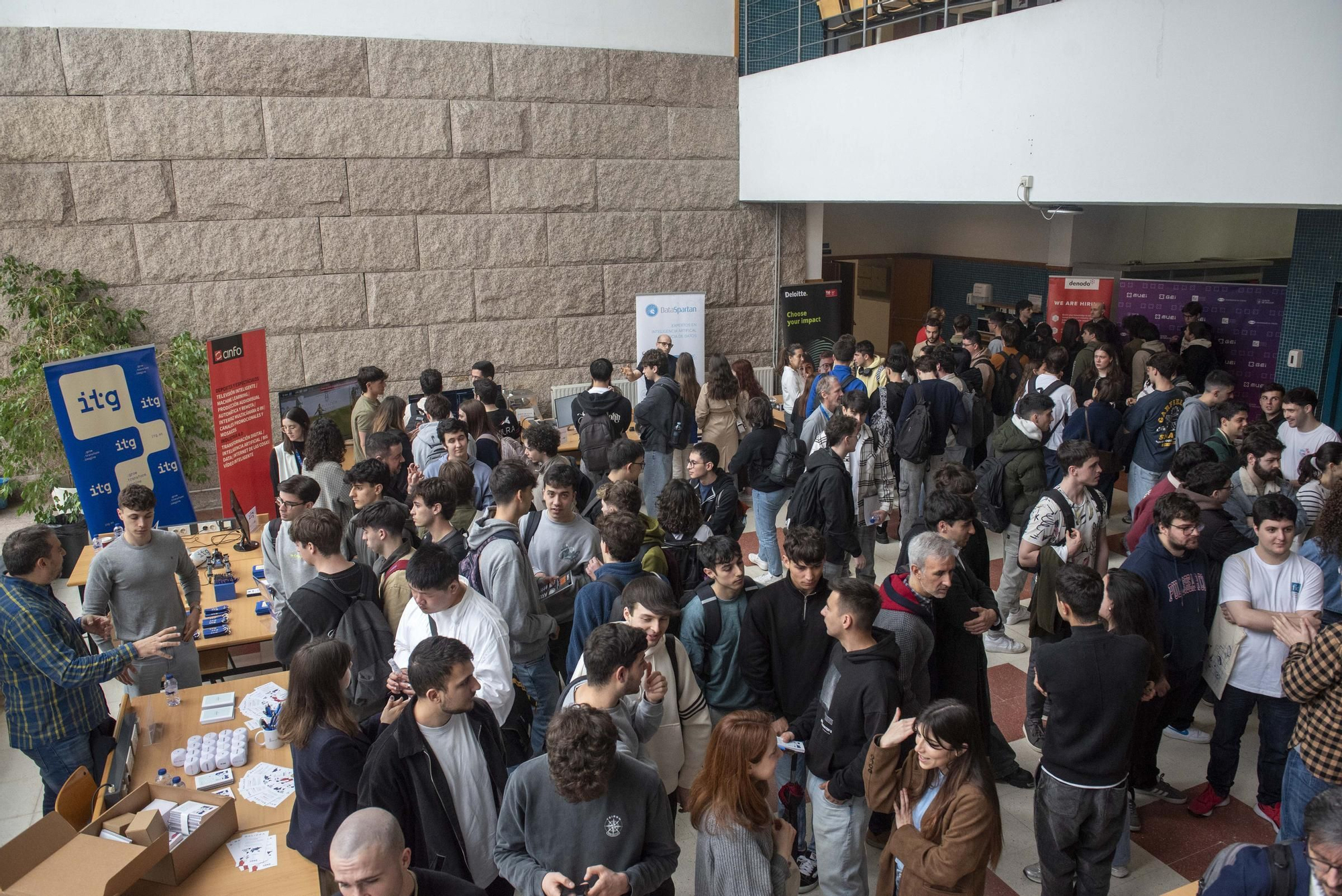 VI Feira de Prácticas e de Emprego en la Facultad de Informática