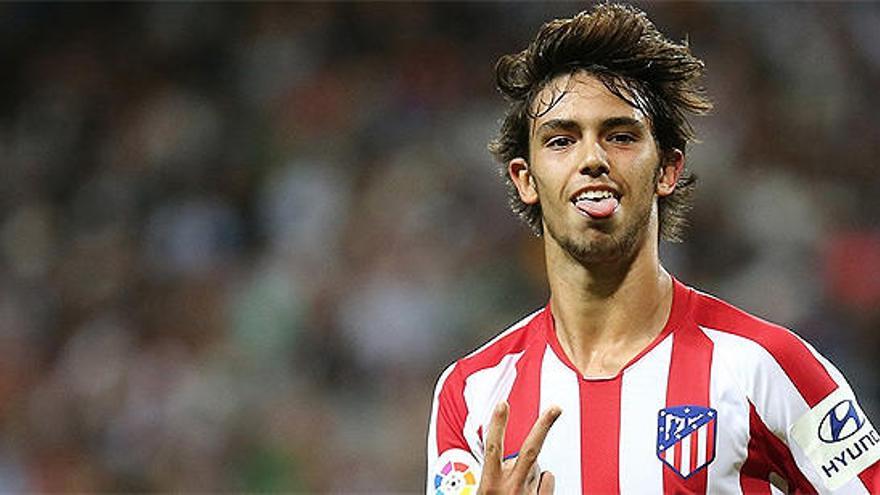 Joao Félix celebra uno de sus dos goles a la Juventus.