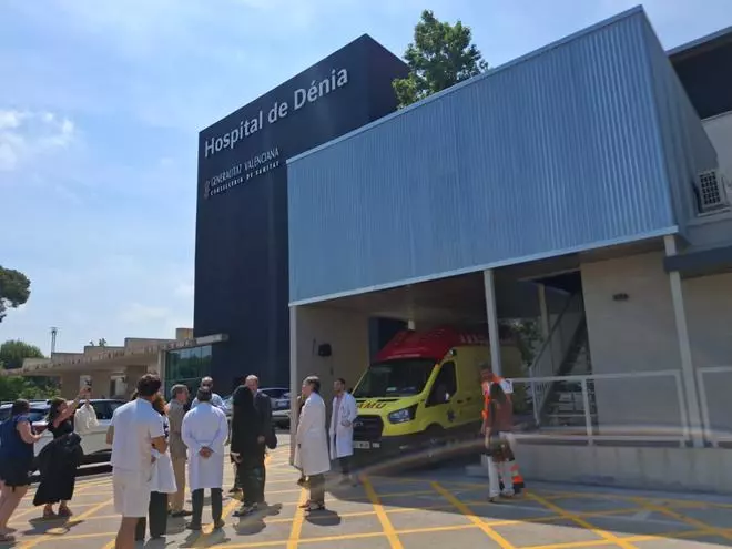 Nueva base del SAMU y renovados equipos de radiodiagnóstico en el hospital de Dénia (imágenes)