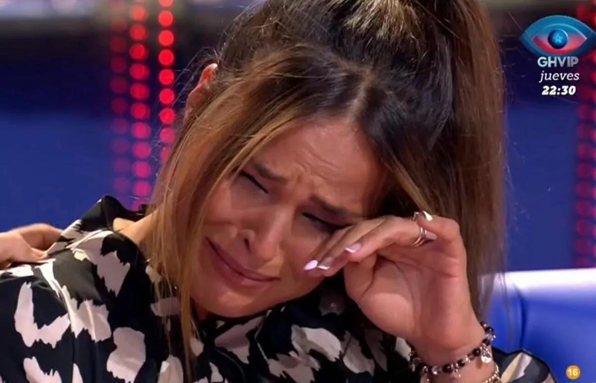 Marta Peñate rompe a llorar por el apoyo recibido en el momento más importante de su vida