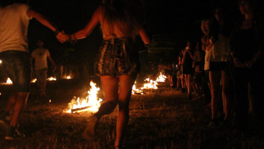 Las hogueras de Sant Joan se encenderán a medianoche en la Feixa de detrás de la Iglesia.