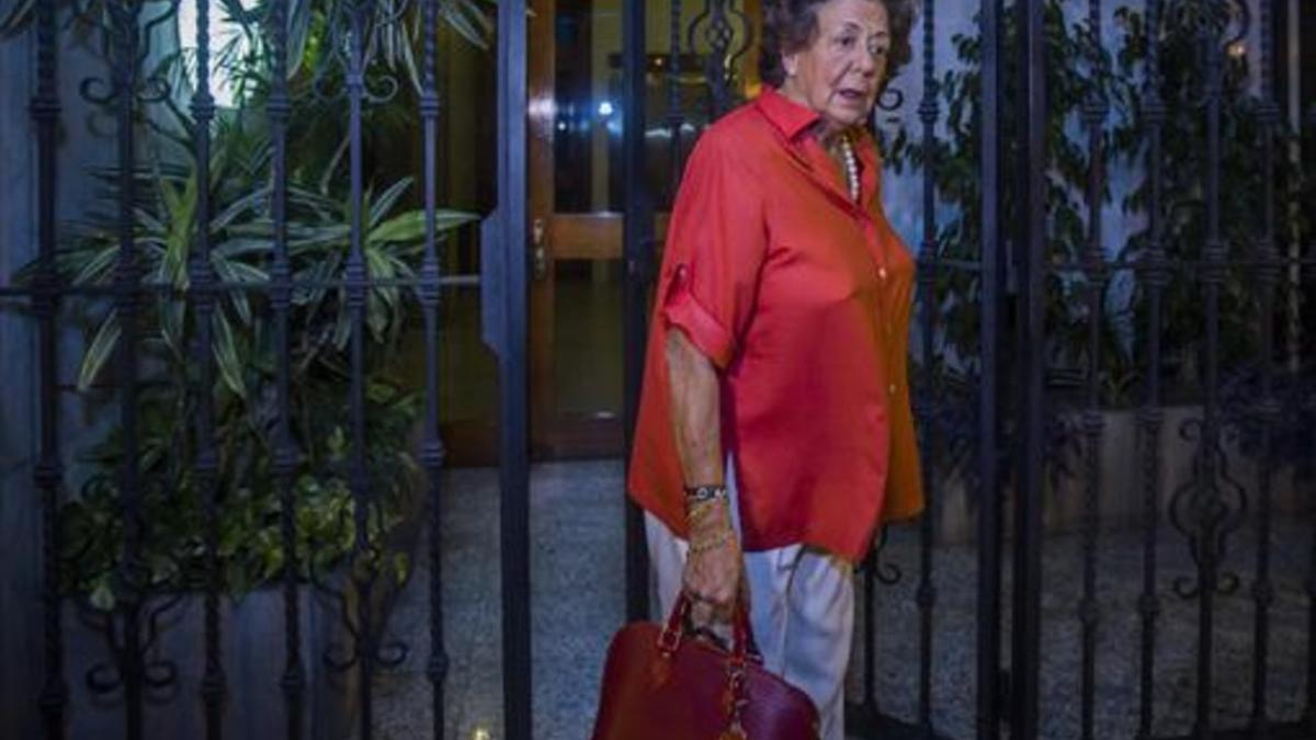 Rita Barberá sale de su domicilio en València, el miércoles pasado.