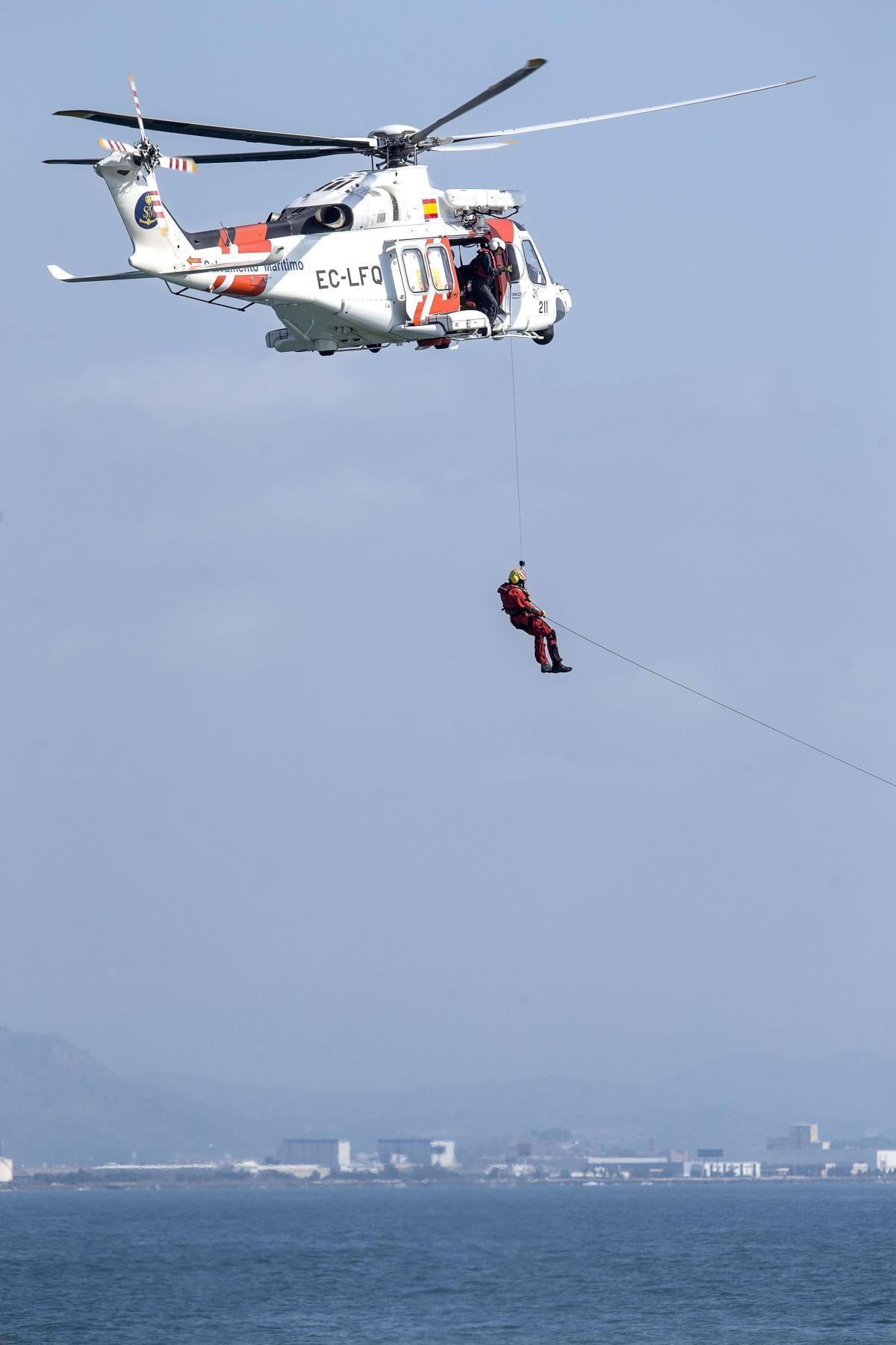 El helimer de València durante unas maniobras