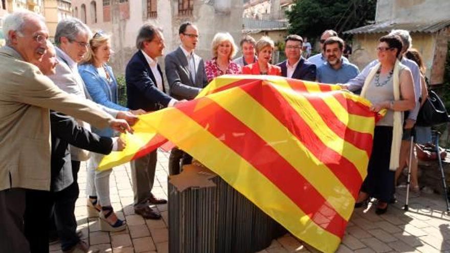 Ribes de Freser descobreix el monument al dret a decidir