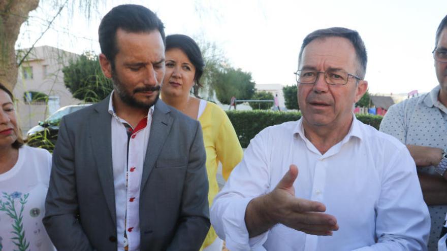 El alcalde de Vila, Rafa Ruiz, junto al de Sant Josep, Josep Marí Ribas, en una imagen de archivo.