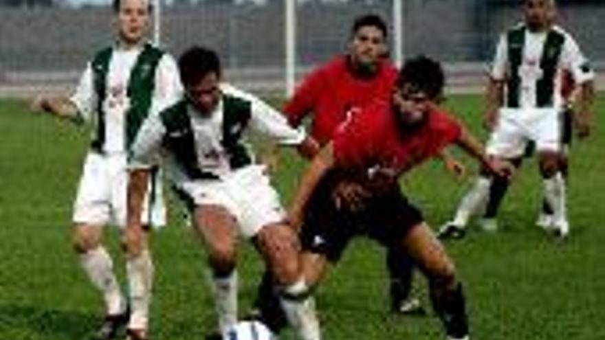 El Córdoba CF gana con un juego discreto