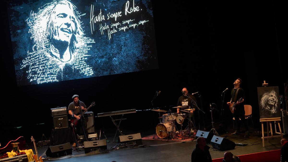 Homenaje a Robe Iniesta en Plasencia.