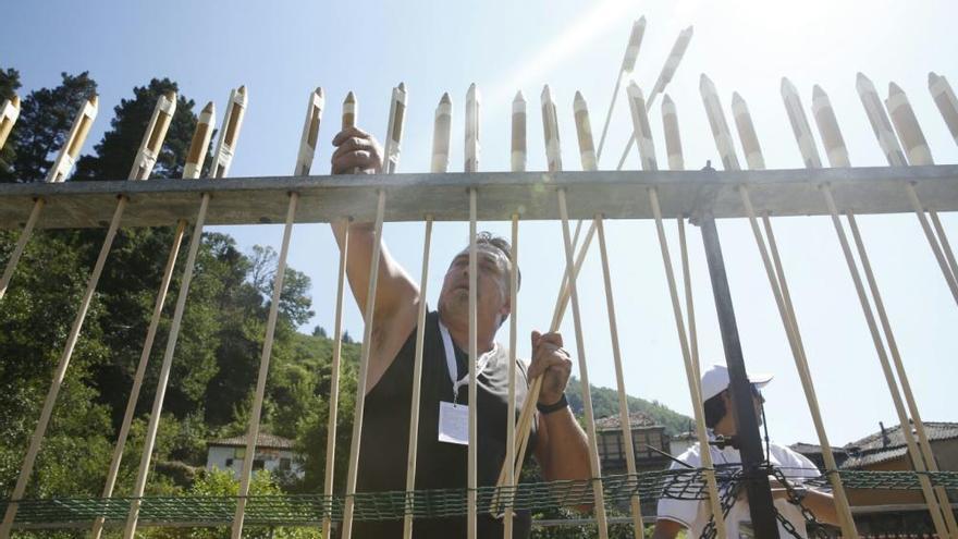 Principio de entendimiento entre las peñas de Cangas y el gobierno local