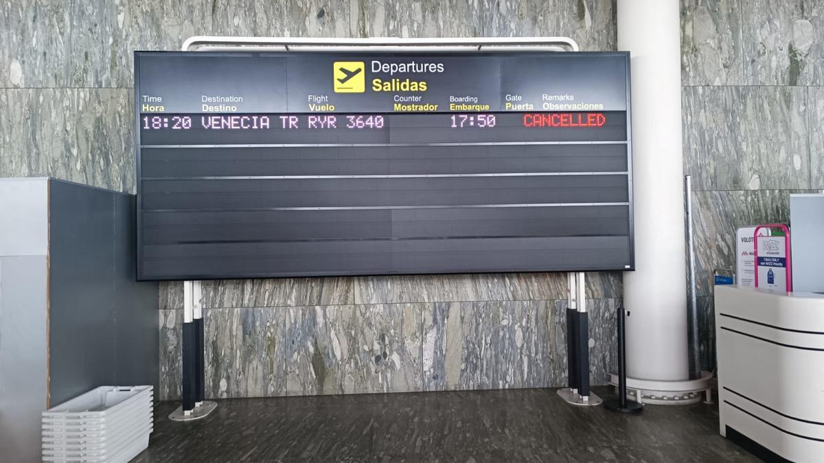 El vuelo de Venecia aparece cancelado este martes en la parrilla del aeropuerto de Zaragoza