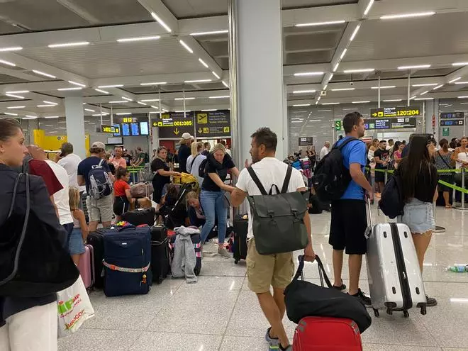 Gestrandet nach dem Unwetter: So sieht es am Montag (28.8.) am Flughafen Mallorca aus