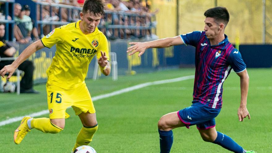 El Villarreal B pierde dos puntos ante un candidato al ascenso (2-2)