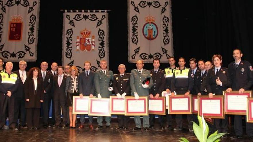 Siete agentes y el juez decano de Lorca, entre los premiados.